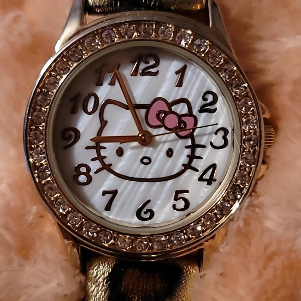 Sanrio Hello Kitty Gold Crystal Studded Bezel Leopard Print Band Textured Face‎